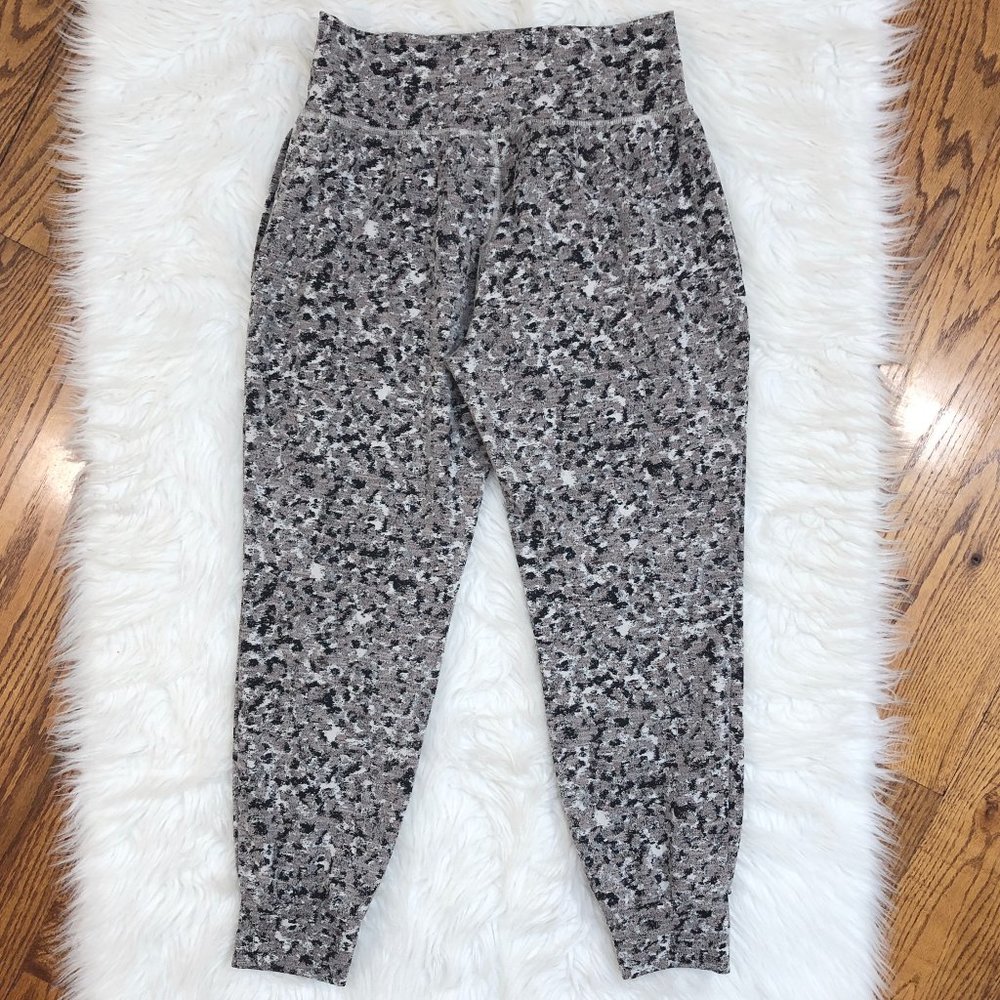 ATHLETA Salutation Textured Jogger in Meadow Decadent Chocolate L - Picture 7 of 15